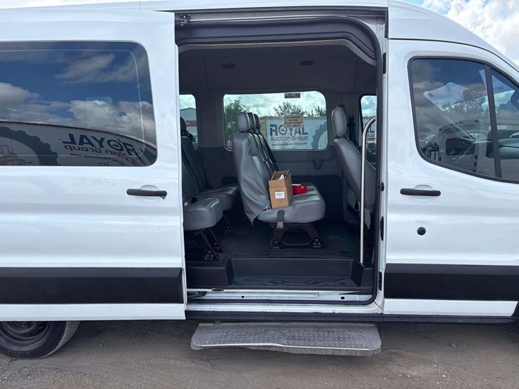 2015-ford-transit-image-22