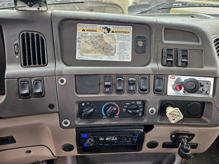 2008-sterling-l9500-image-60