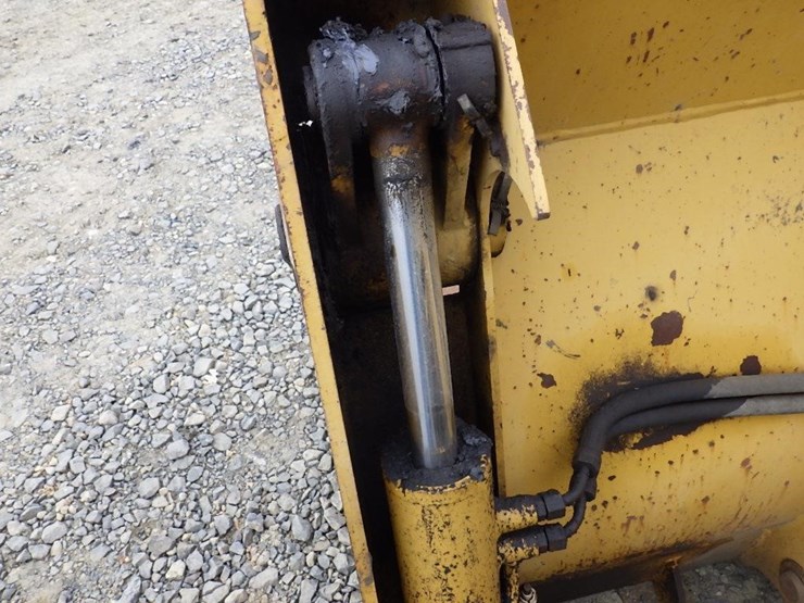 caterpillar-420d-image-24