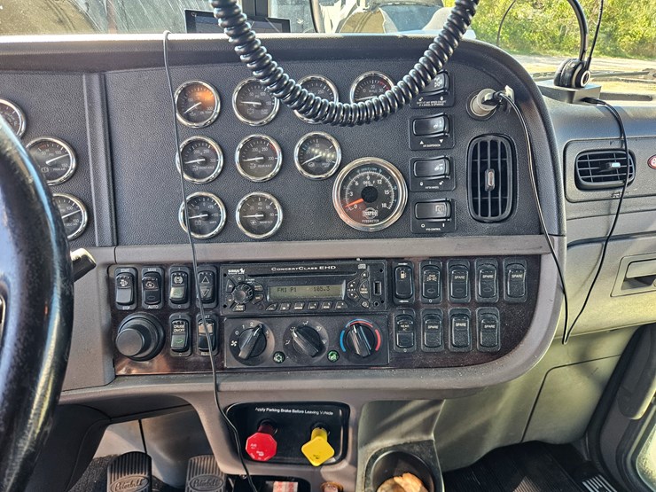 2013-peterbilt-389-image-66
