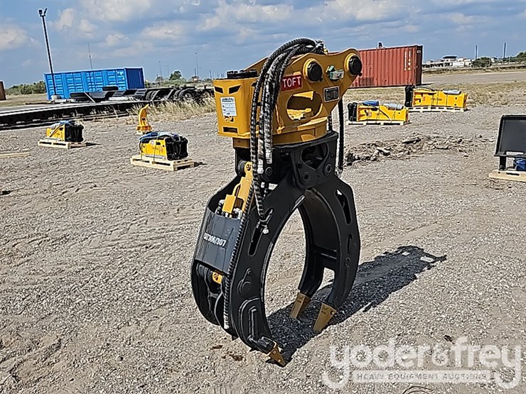 2025-caterpillar-305-image-1