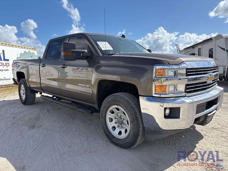 2015-chevrolet-silverado-3500-image-2