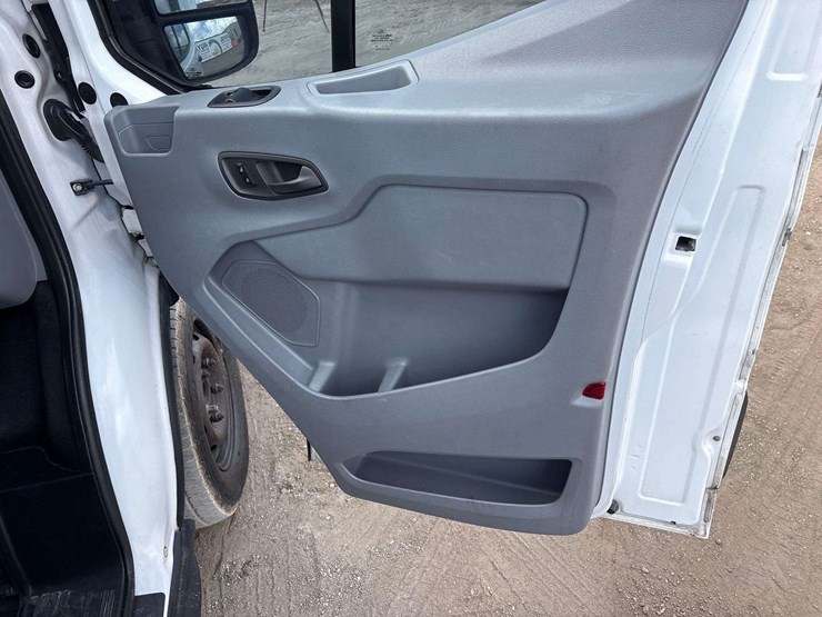 2015-ford-transit-image-25