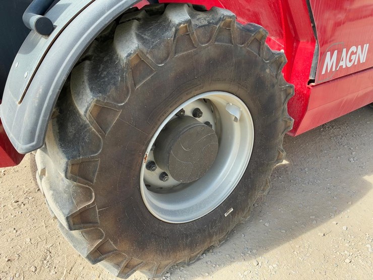 2022-magni-th5.15-telehandler-image-16