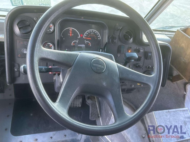 2017-freightliner-mt55-image-12