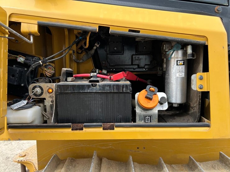 2021-caterpillar-d4-image-19