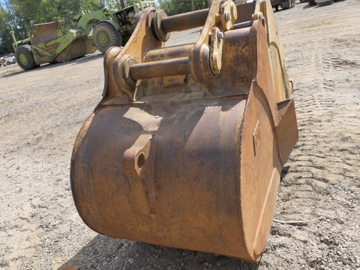 42''-bucket-for-cat-235-image-4