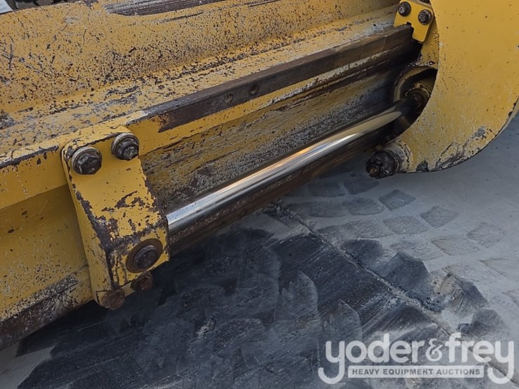 2016-caterpillar-140m3-image-32