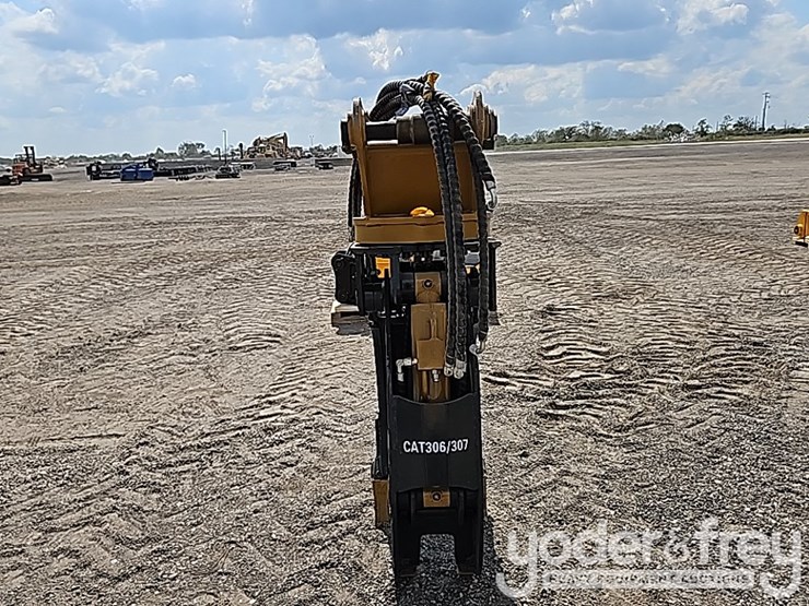 2025-caterpillar-305-image-4