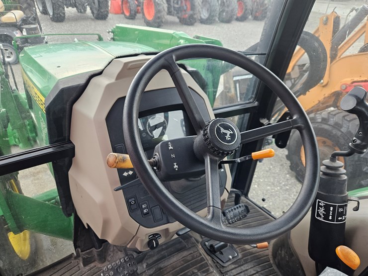 2016-john-deere-5075e-image-13