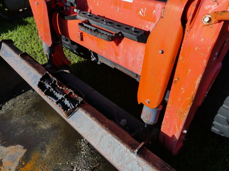 2017-kubota-ssv75-image-11
