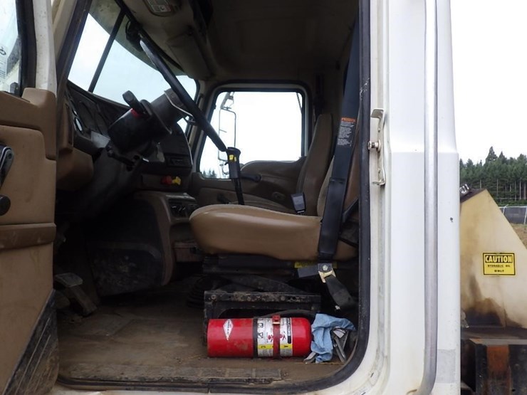 2005-mack-cv713-granite-15'-3-axle-dump-truck-image-23