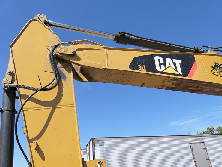 2011-caterpillar-320d-image-10