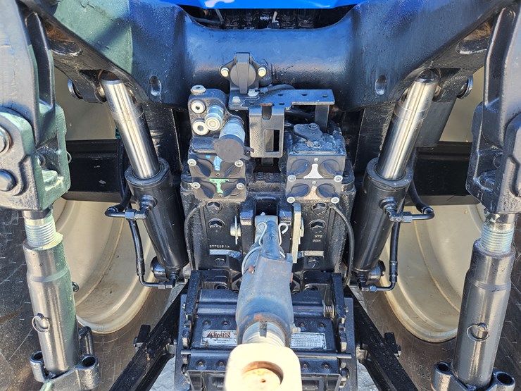 2010-new-holland-tg210-image-10