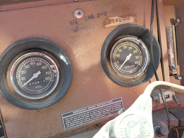 1979-ford-8000-image-28