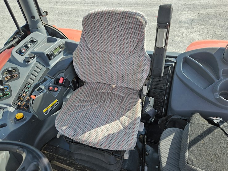 2014-kubota-m135gx-image-10