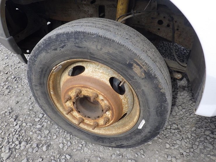 2004-ford-f550-image-25