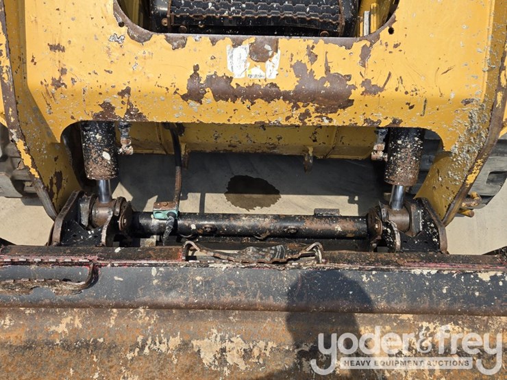 2016-caterpillar-259d-image-24