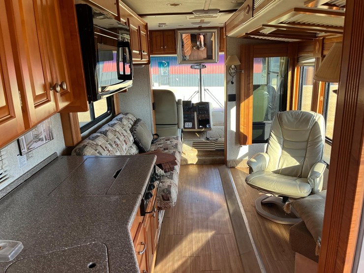 2005-gulf-stream-sun-voyager-motorhome-image-14