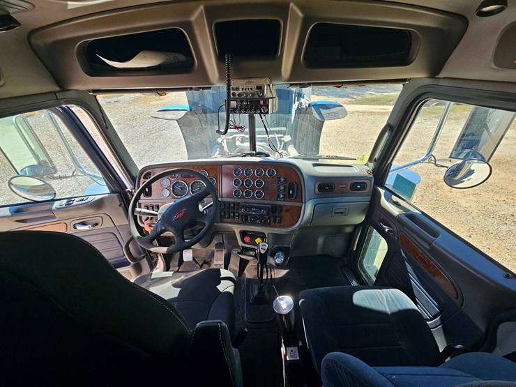2007-peterbilt-379-image-71
