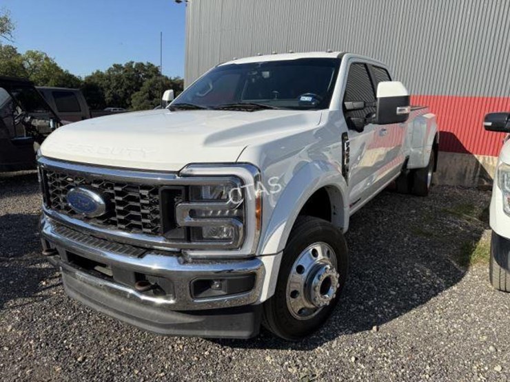 2023-ford-f450-image-1