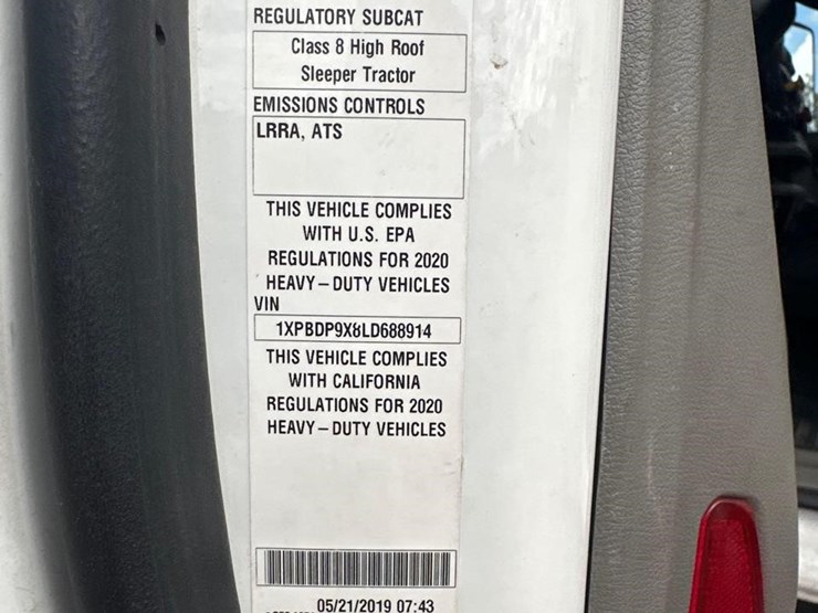 2020-peterbilt-579-image-16