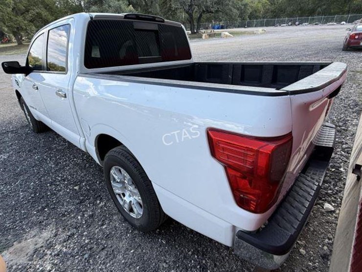 2017-nissan-titan-image-12
