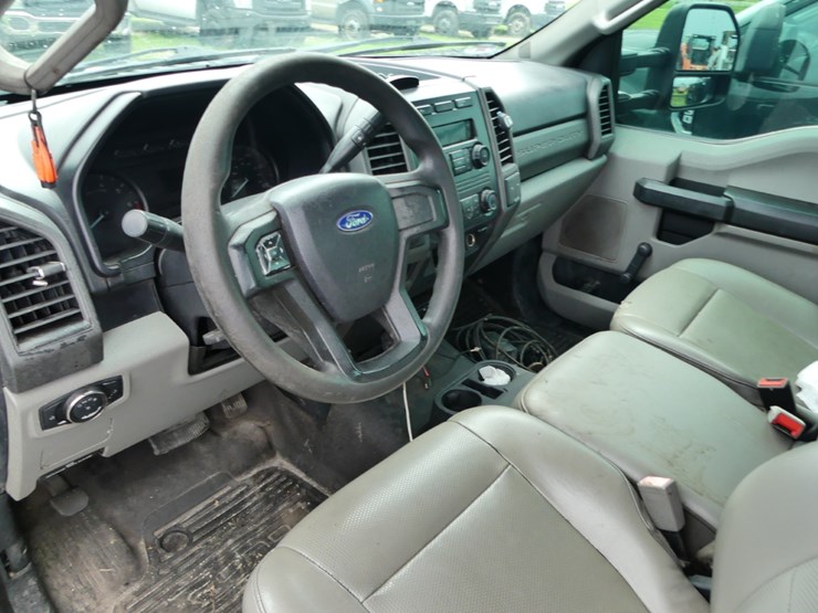 2019-ford-f350-xl-image-12