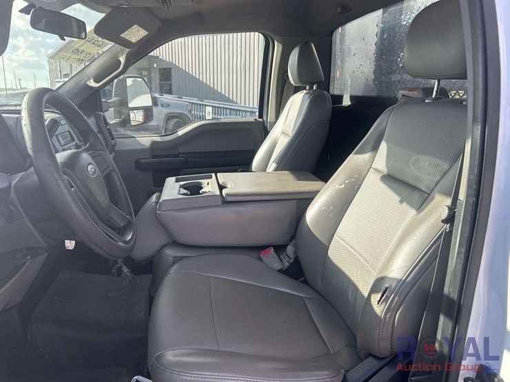 2017-ford-f350-image-17