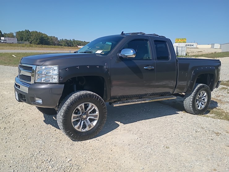 2010-chevrolet-silverado-1500-image-2