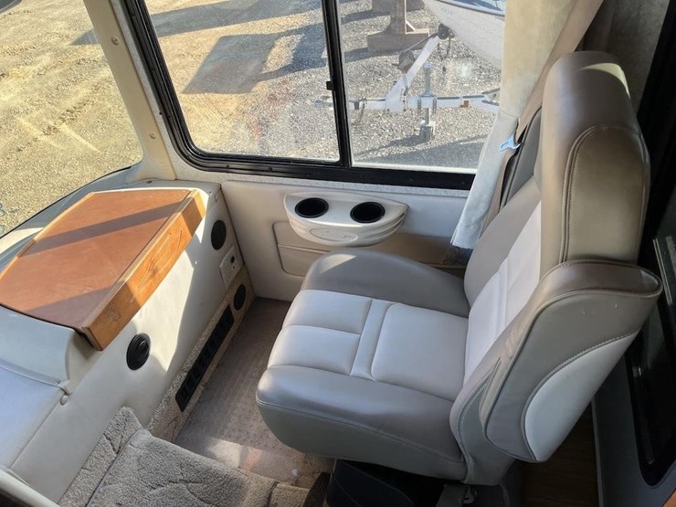 2005-gulf-stream-sun-voyager-motorhome-image-17