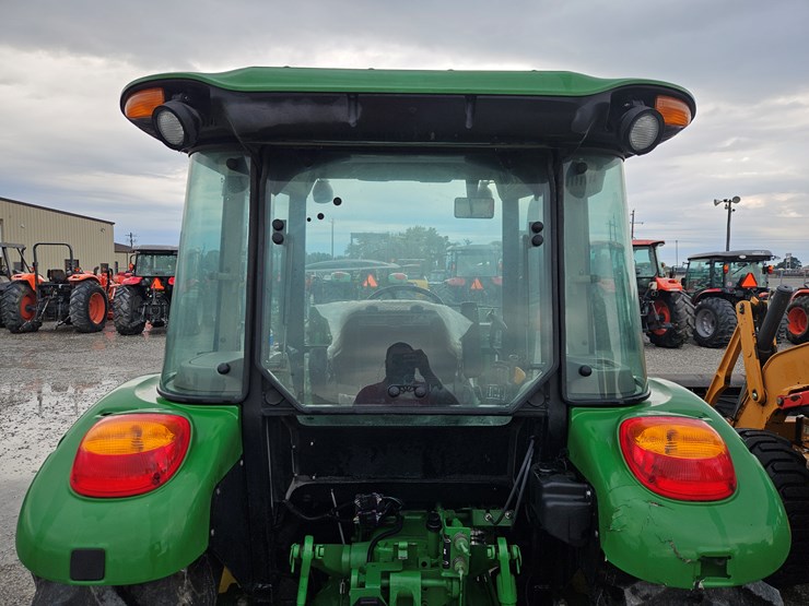 2016-john-deere-5075e-image-17