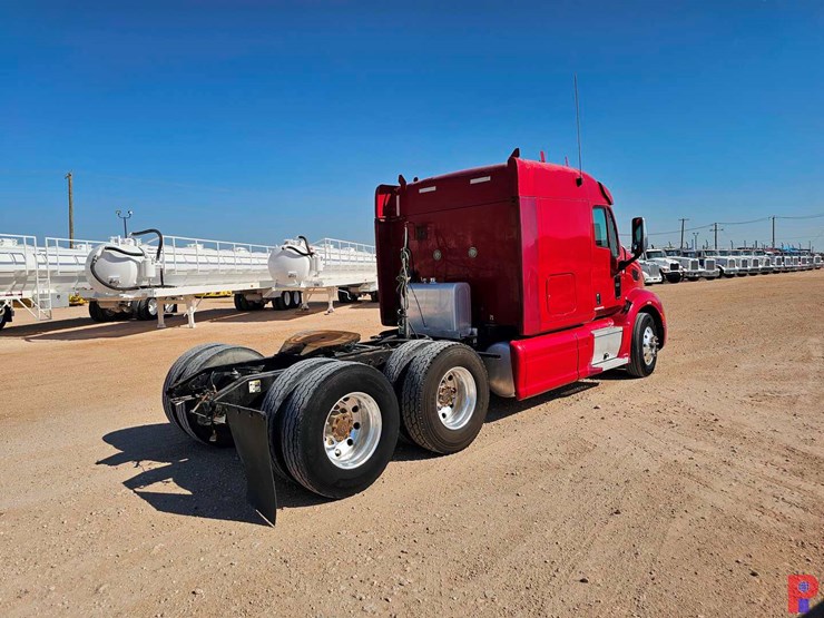 2012-peterbilt-587-image-4