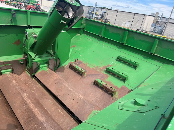 2004-john-deere-9660-sts-image-13