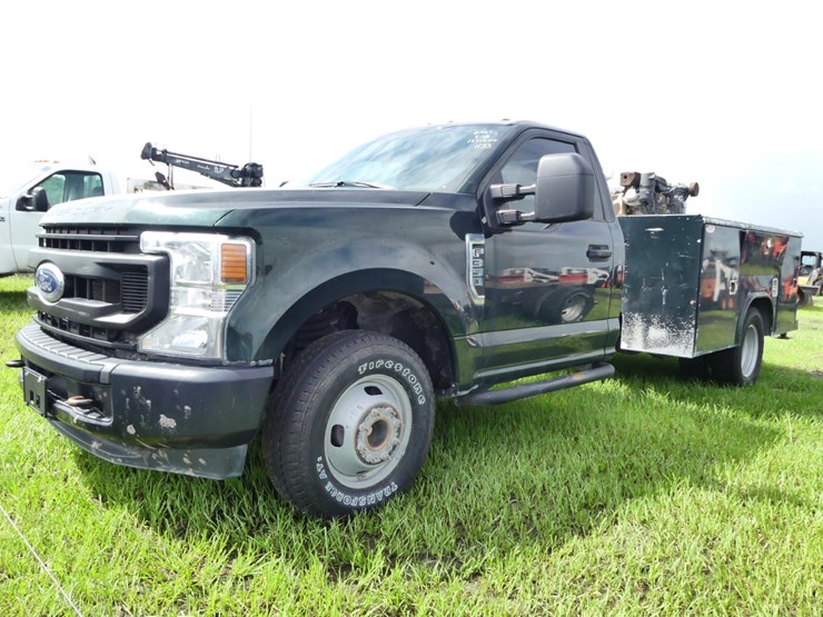 2021-ford-f350-xl-image-2