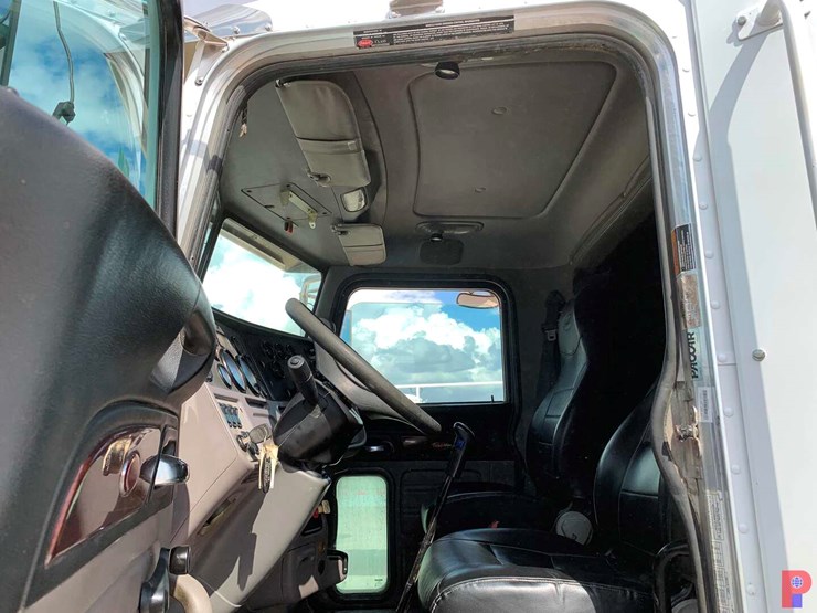 2013-peterbilt-367-image-5