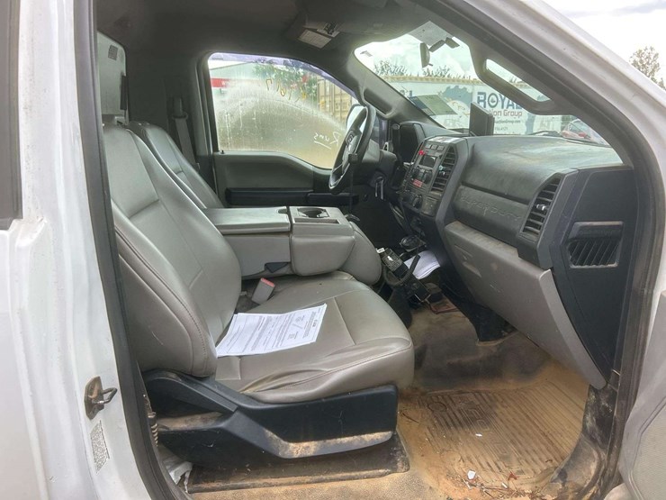 2017-ford-f550-image-19