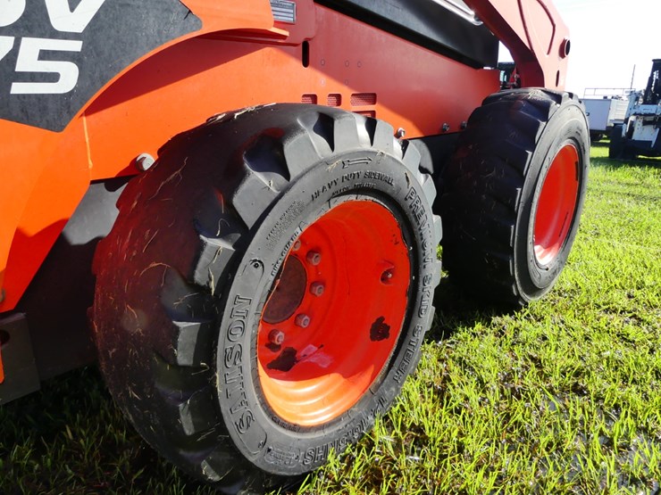 2021-kubota-ssv75-image-5