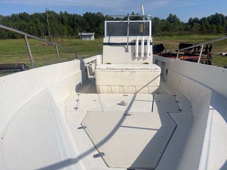 #142-•-boston-whaler-25ft-center-console-boat-with-yamaha-vx-250-engine-image-13