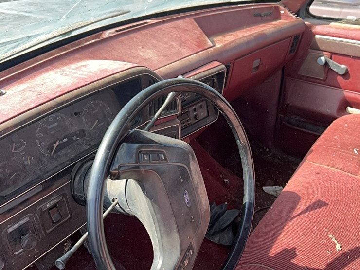 1987-ford-xlt-half-ton-lariat-four-wheel-drive-pick-up,-six-cylinder-gas,-lockouts,-believed-to-run,-didn’t-try-starting-it-image-24