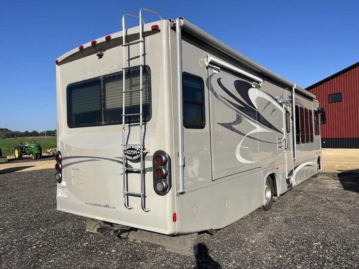 2005-gulf-stream-sun-voyager-motorhome-image-11