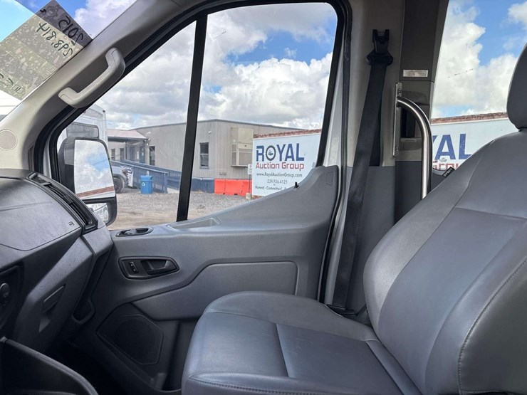 2015-ford-transit-image-13