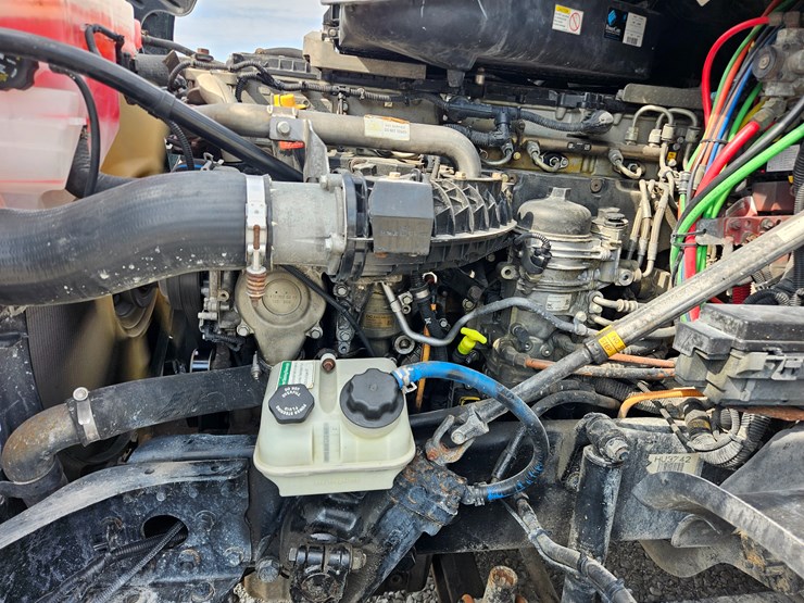 2017-freightliner-cascadia-125-image-28