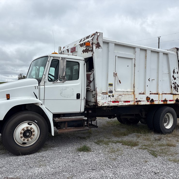 #29330 • FREIGHTLINER SINGLE AXLE SANITATION TRUCK