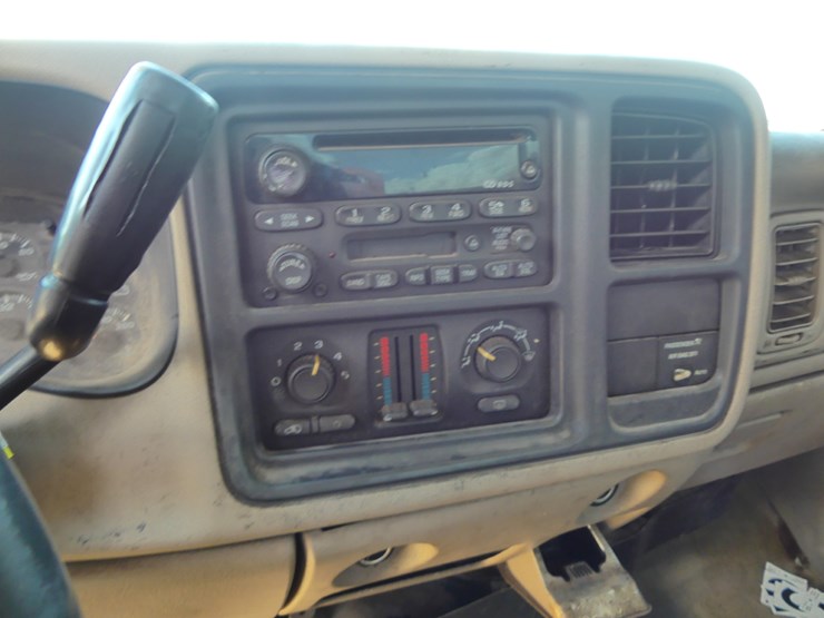 2003-chevrolet-silverado-image-11