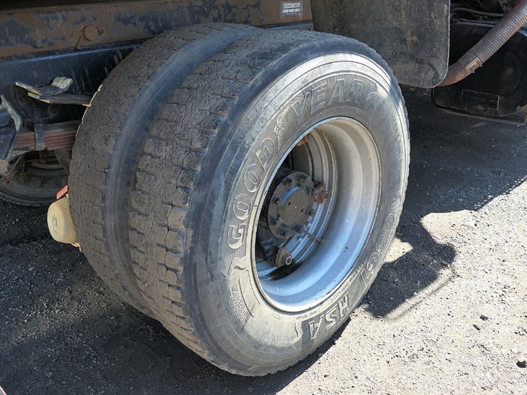 1979-ford-8000-image-13