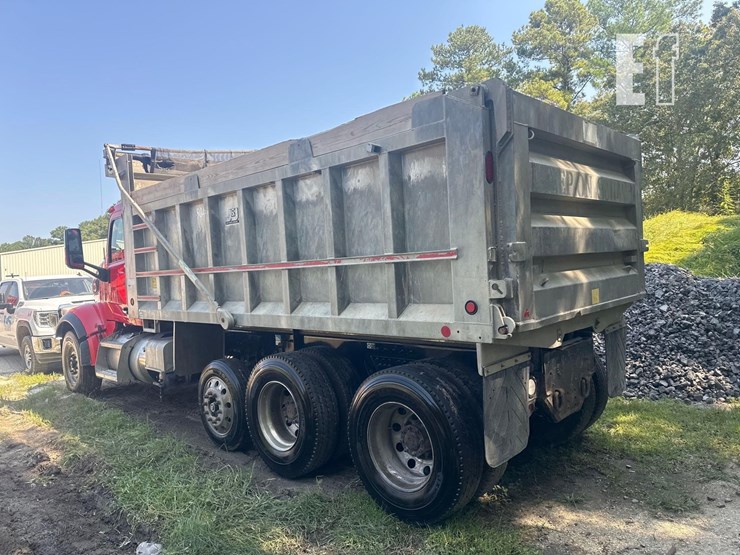 2017-peterbilt-567-image-5