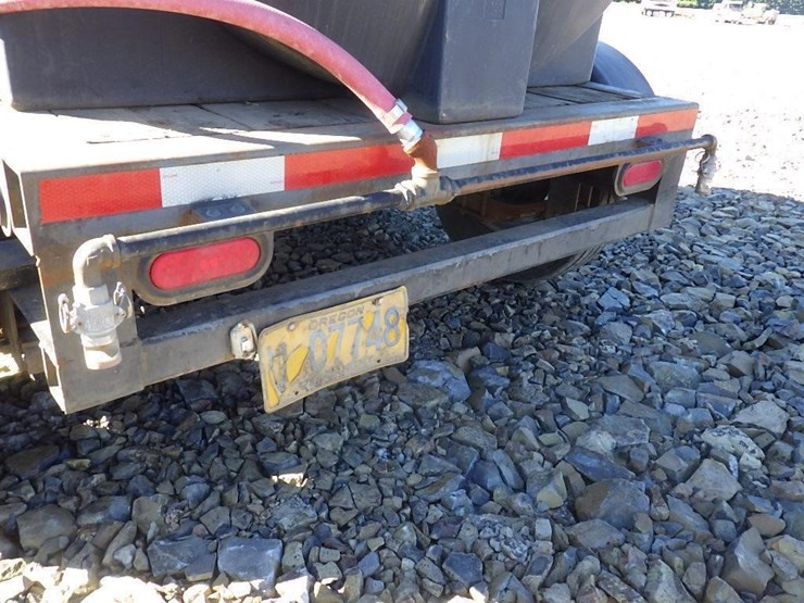 load-trail-12'-t/a-1,065-gallon-water-trailer-image-9