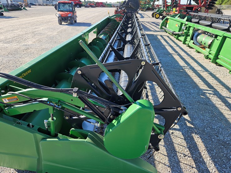 2010-john-deere-635f-image-12