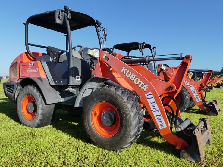 2020-kubota-r530-image-1